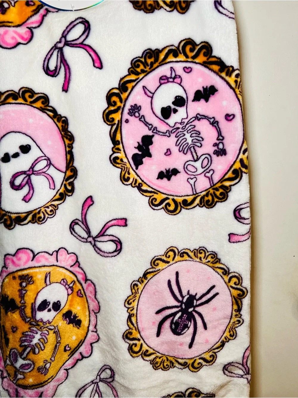 Halloween Pink Cameo Picture Frames Plush Throw Blanket Ghost Spider Skeleton